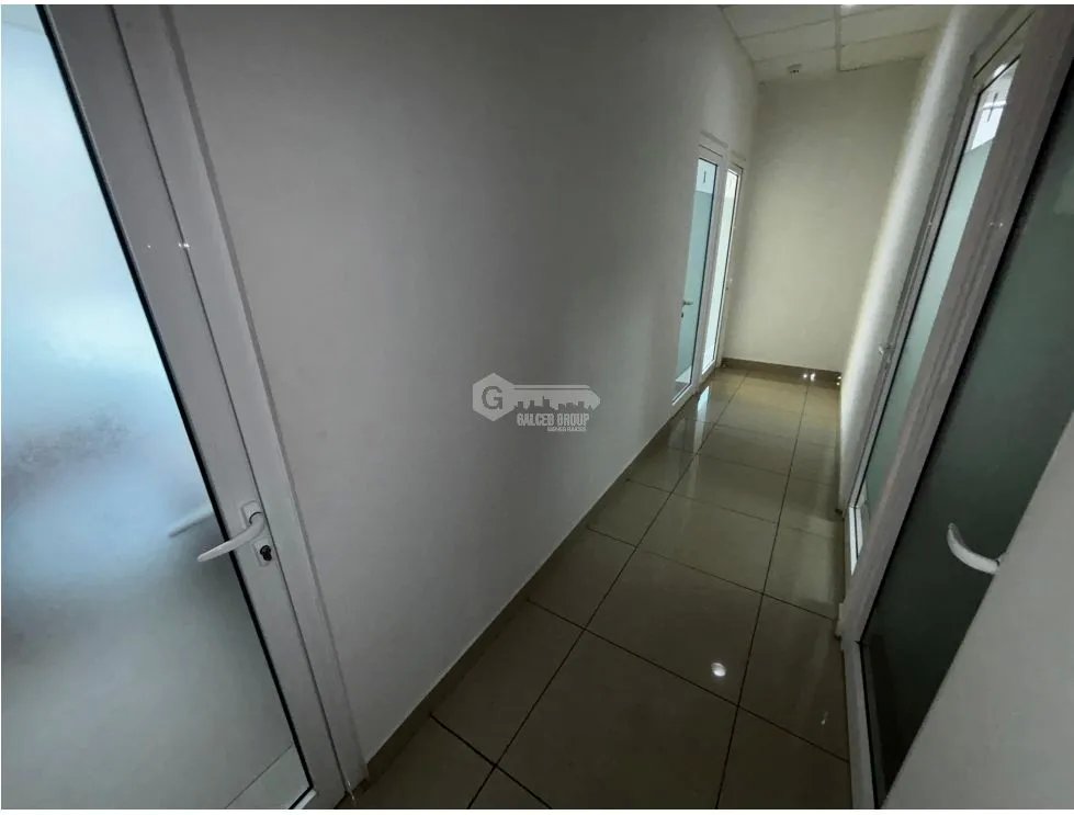 EL CARMEN / PLAZA KORINTHO / 9M / PISO MEDIO / FRENTE A VIA / AMOBLADO
