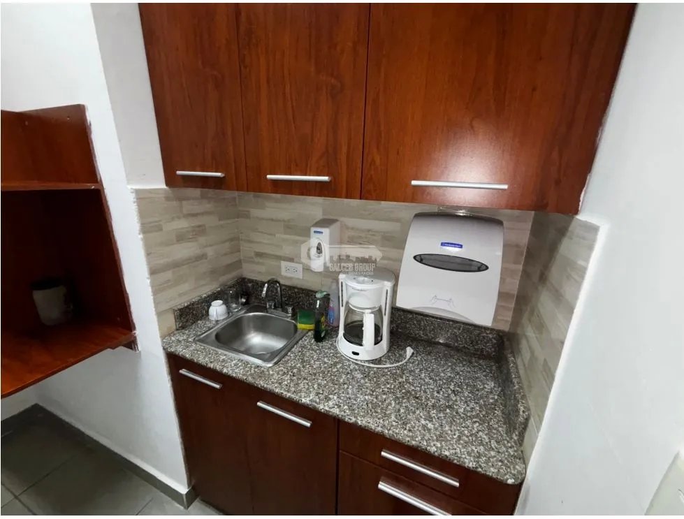 EL CARMEN / PLAZA KORINTHO / 9M / PISO MEDIO / FRENTE A VIA / AMOBLADO