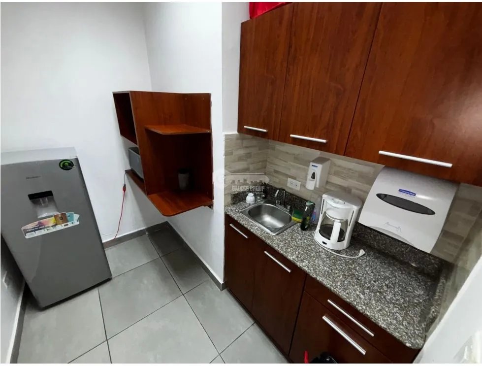 EL CARMEN / PLAZA KORINTHO / 9M / PISO MEDIO / FRENTE A VIA / AMOBLADO