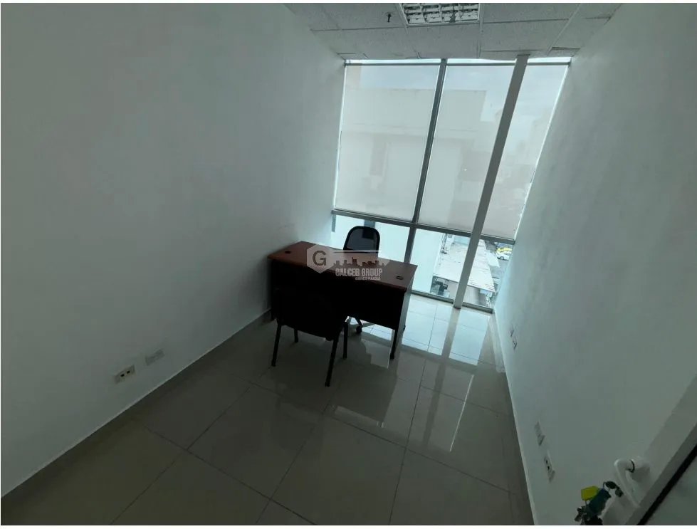 EL CARMEN / PLAZA KORINTHO / 9M / PISO MEDIO / FRENTE A VIA / AMOBLADO