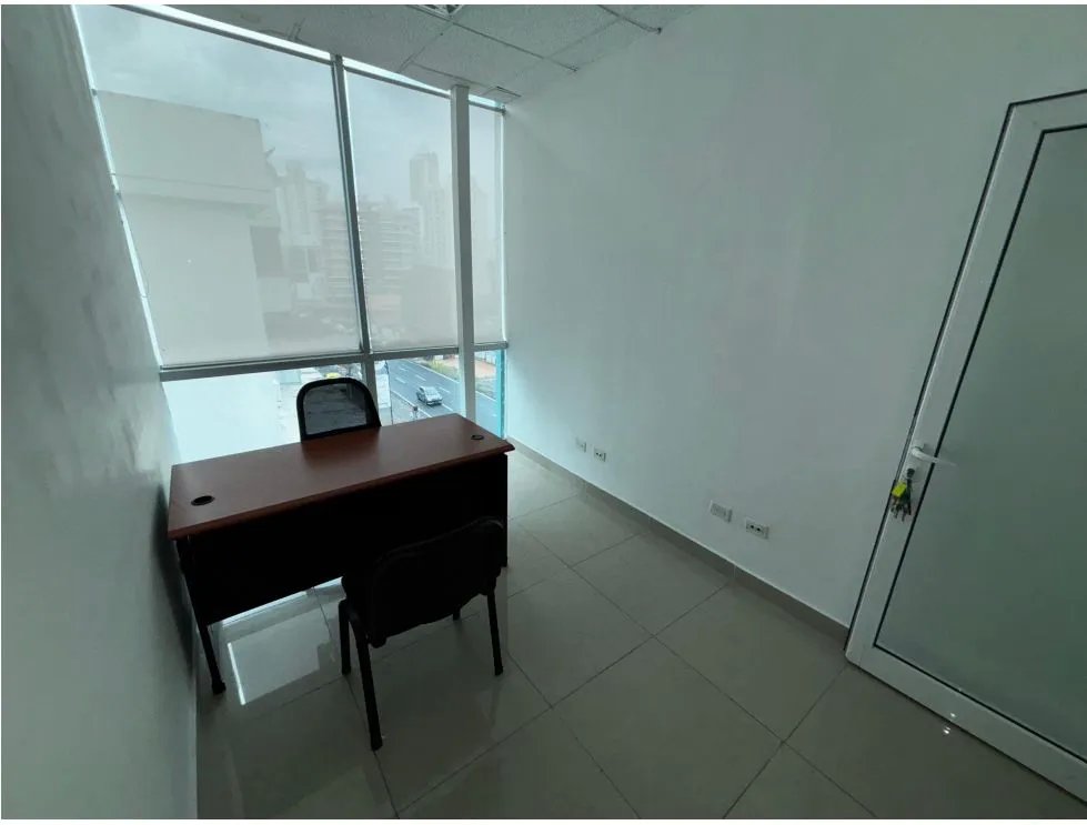 EL CARMEN / PLAZA KORINTHO / 9M / PISO MEDIO / FRENTE A VIA / AMOBLADO