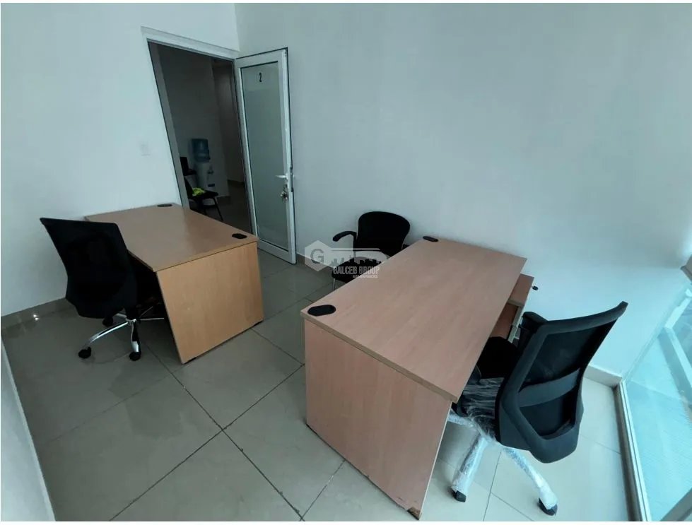 EL CARMEN / PLAZA KORINTHO / 9M / PISO MEDIO / FRENTE A VIA / AMOBLADO