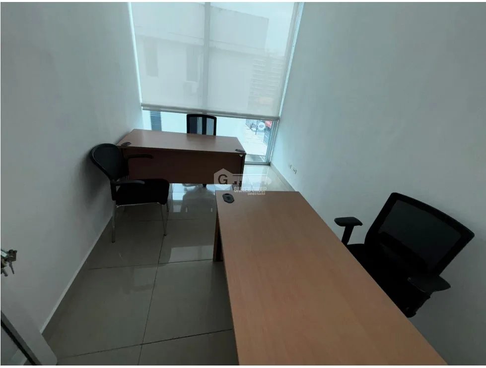 EL CARMEN / PLAZA KORINTHO / 9M / PISO MEDIO / FRENTE A VIA / AMOBLADO