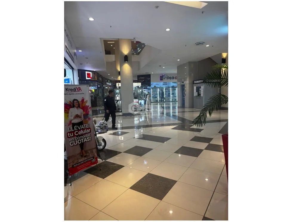 EL DORADO MALL / 130 M / PISO MEDIO / DIVISIONES / AIRE CENTRAL