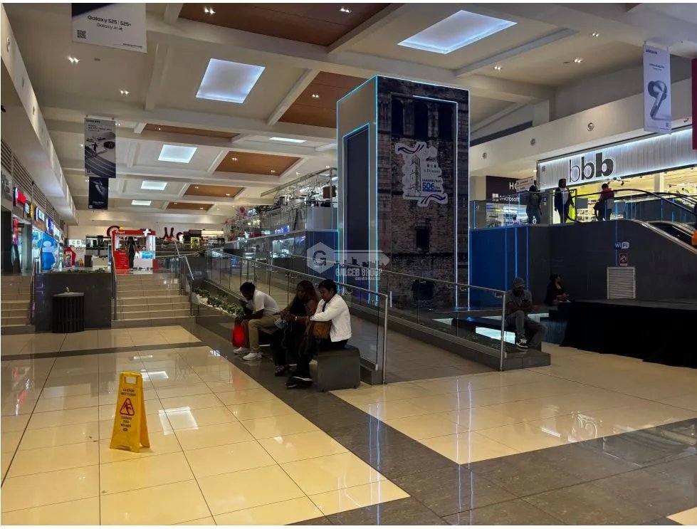 EL DORADO MALL / 130 M / PISO MEDIO / DIVISIONES / AIRE CENTRAL