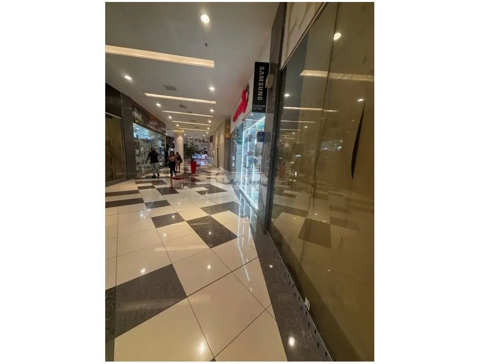 EL DORADO MALL / 130 M / PISO MEDIO / DIVISIONES / AIRE CENTRAL