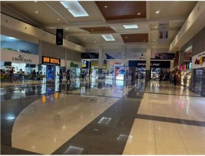 EL DORADO MALL / 130 M / PISO MEDIO / DIVISIONES / AIRE CENTRAL