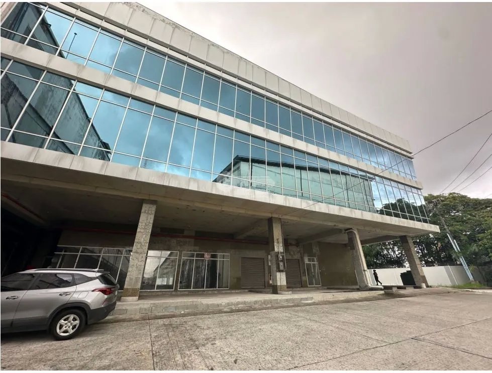COLON / ZONA LIBRE / 5854 M2 / 3 NIVELES / 15 PARKING / FRENTE A CALLE