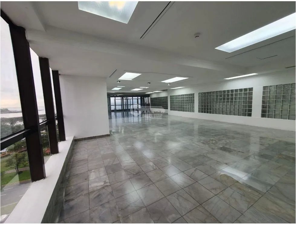 AVE BALBOA / TORRE BAC / OFICINA / 616M  / VACIA / PISO ALTO YH