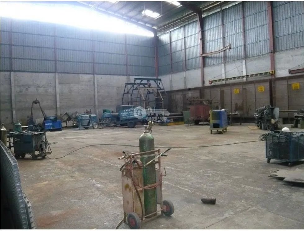 LAS CUMBRES / MILLA 13 / GALERA CON OFICINAS / 8000 M2 / VIA PRINCIPAL