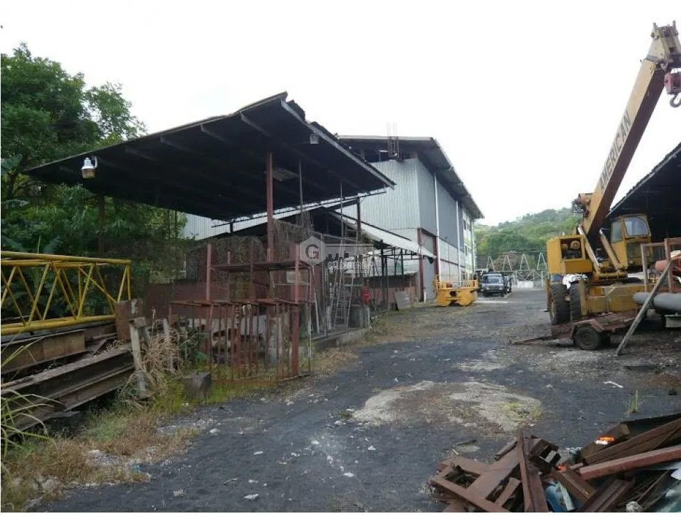 LAS CUMBRES / MILLA 13 / GALERA CON OFICINAS / 8000 M2 / VIA PRINCIPAL