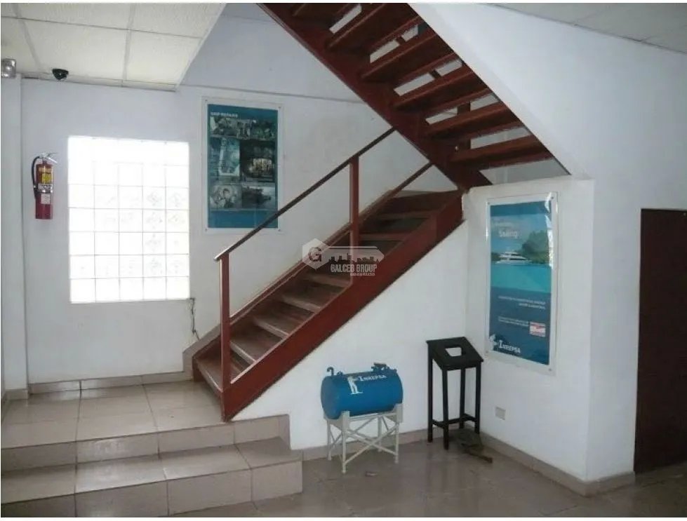 LAS CUMBRES / MILLA 13 / GALERA CON OFICINAS / 8000 M2 / VIA PRINCIPAL