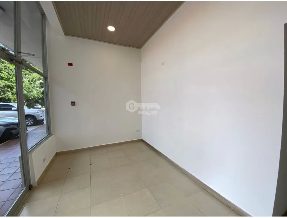 ALBROOK / LOCAL / 75M / DIVISIONES / CON ACABADOS / SOBRE VIA  YH