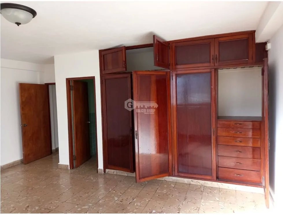 RIO ABAJO / EDIFICIO CON 3 APARTAMENTOS/ 800M / 3 ESTACIONAMIENTOS