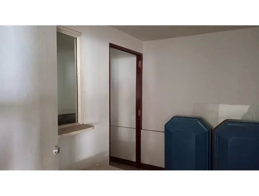 SE VENDE GALERA RIO ABAJO / BODEGA  / 900M / CON OFICINA JC
