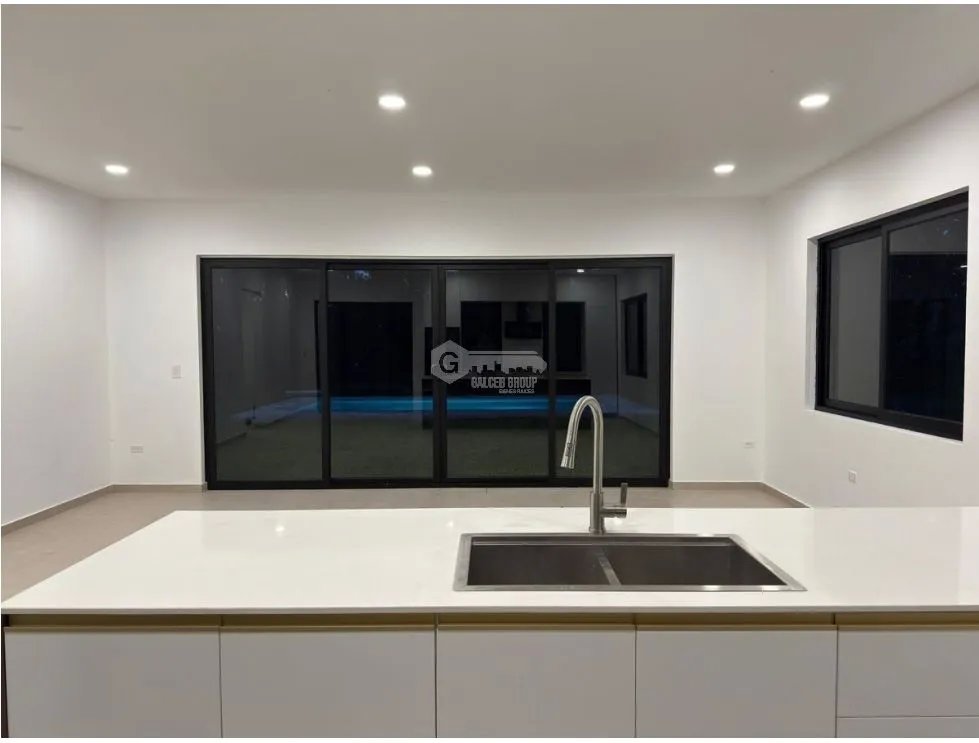 CERRO AZUL / 1000 M2 / CASA MODERNA CON PISCINA / 3 HABITACIONES JC