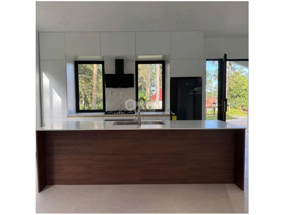 CERRO AZUL / 1000 M2 / CASA MODERNA CON PISCINA / 3 HABITACIONES JC