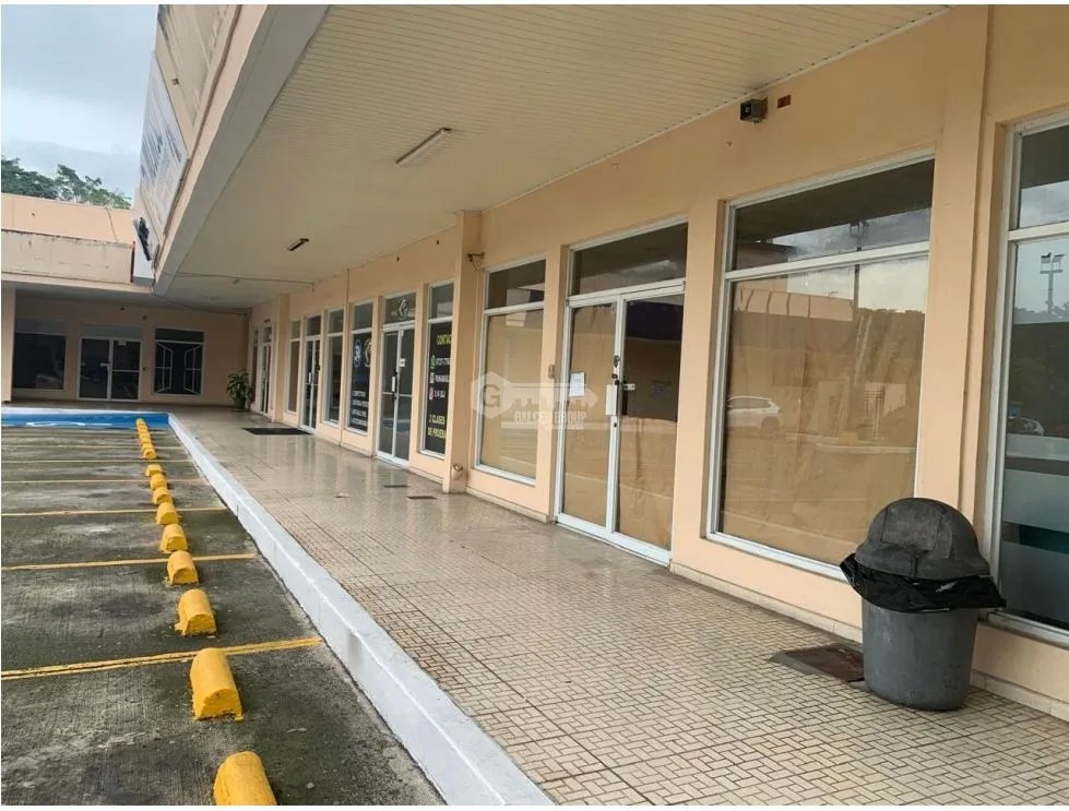 CONDADO DEL REY / COUNTRY PLAZA / LOCAL COMERCIAL / 170M / 2 NIVELES