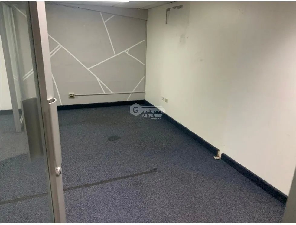 CONDADO DEL REY / COUNTRY PLAZA / LOCAL COMERCIAL / 170M / 2 NIVELES