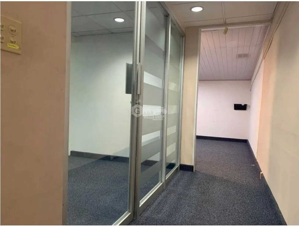 CONDADO DEL REY / COUNTRY PLAZA / LOCAL COMERCIAL / 170M / VACIO