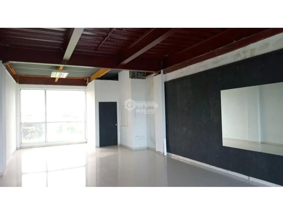 LOCAL / PLAZA VERSALLES / 75M2 / VIA PRINCIPAL / PISO MEDIO / VACIO