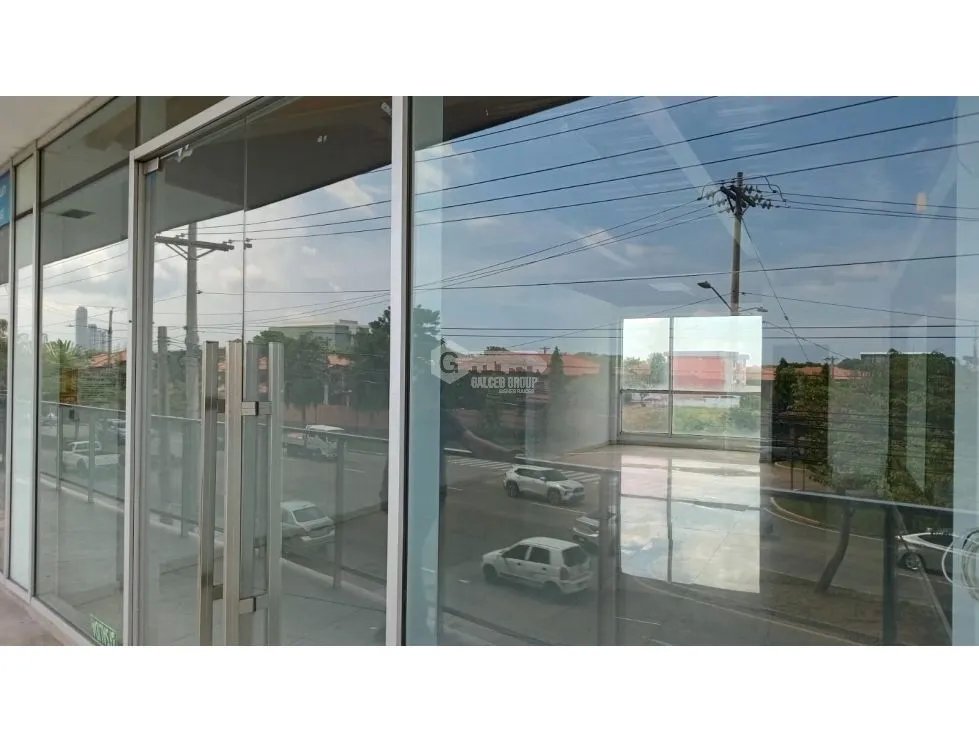 LOCAL / PLAZA VERSALLES / 75M2 / VIA PRINCIPAL / PISO MEDIO / VACIO
