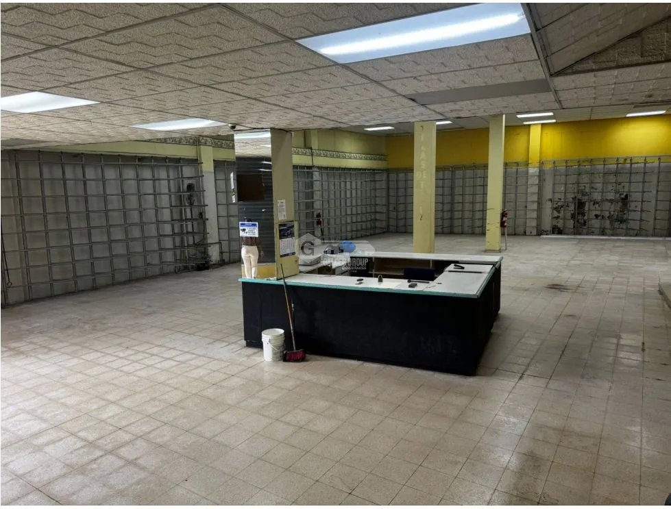LOCAL / AVENIDA ANCON / 1485M / BODEGA  / OFICINAS / ANDEN / VACIO