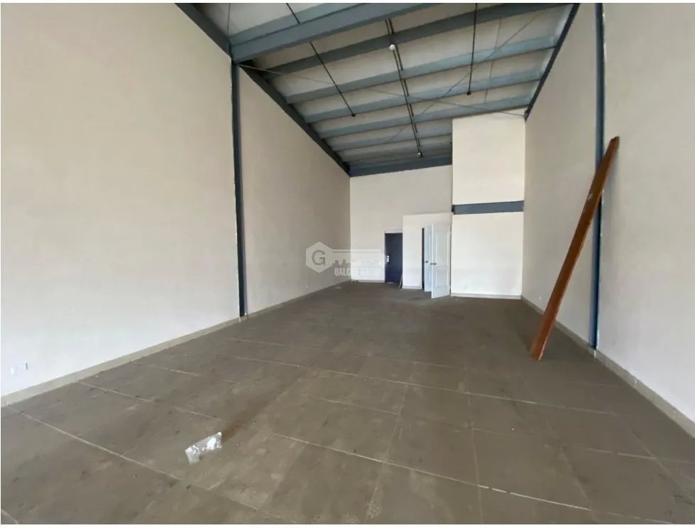 LOCAL / TOCUMEN / PLAZA SUR / 127M / PLANTA BAJA / ANDEN / VACIO