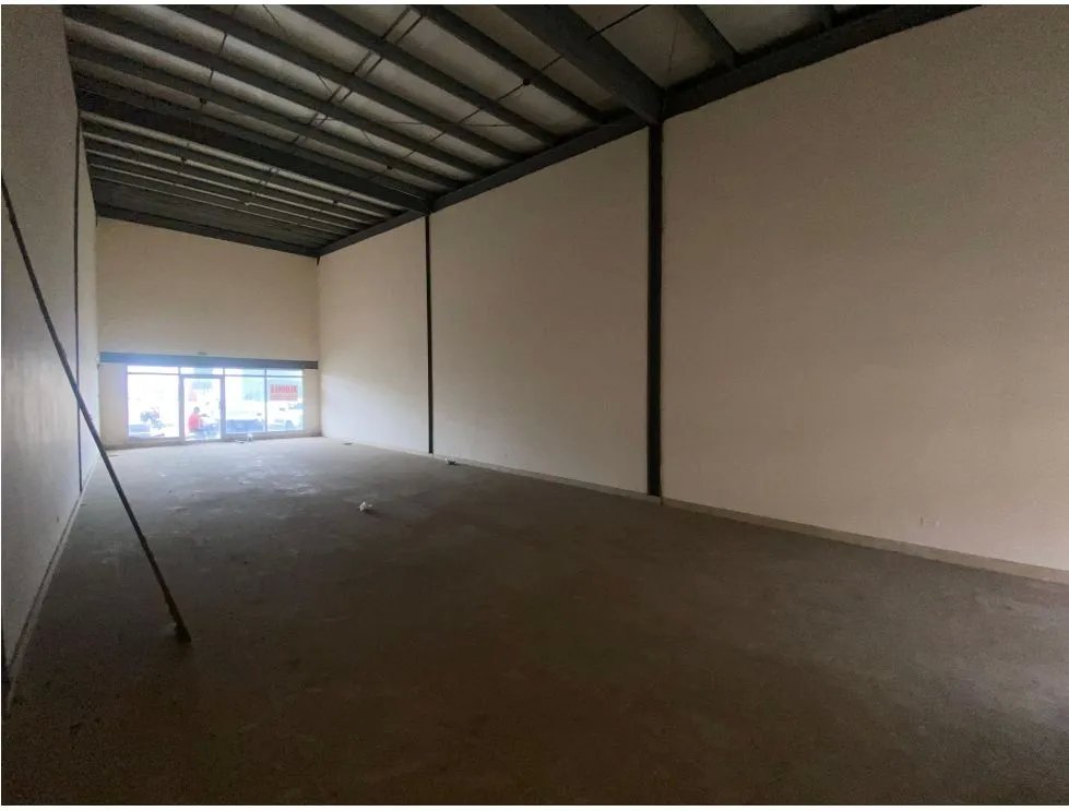 LOCAL / TOCUMEN / PLAZA SUR / 127M / PLANTA BAJA / ANDEN / VACIO