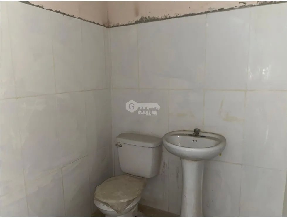LOCAL / TOCUMEN / PLAZA SUR / 127M / PLANTA BAJA / ANDEN / VACIO
