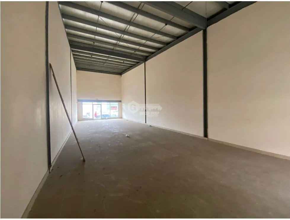 LOCAL / TOCUMEN / PLAZA SUR / 127M / PLANTA BAJA / ANDEN / VACIO