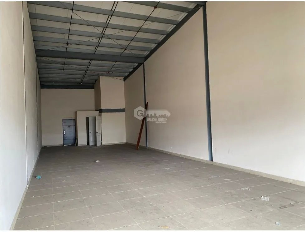 LOCAL / TOCUMEN / PLAZA SUR / 127M / PLANTA BAJA / ANDEN / VACIO