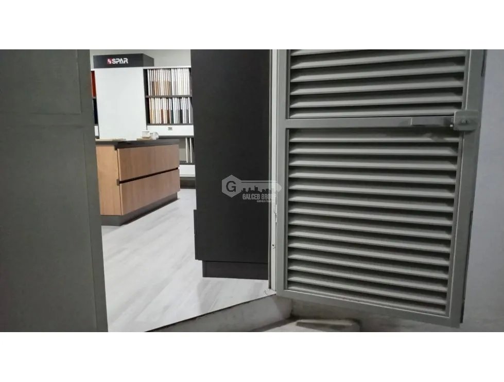 PARQUE LEFEVRE / SANTA ELENA / 437M / LOCAL CON OFICINAS Y BODEGA JC
