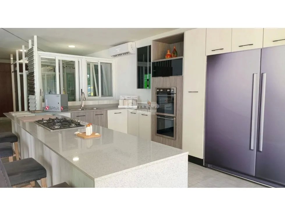 PARQUE LEFEVRE / SANTA ELENA / 437M / LOCAL CON OFICINAS Y BODEGA JC