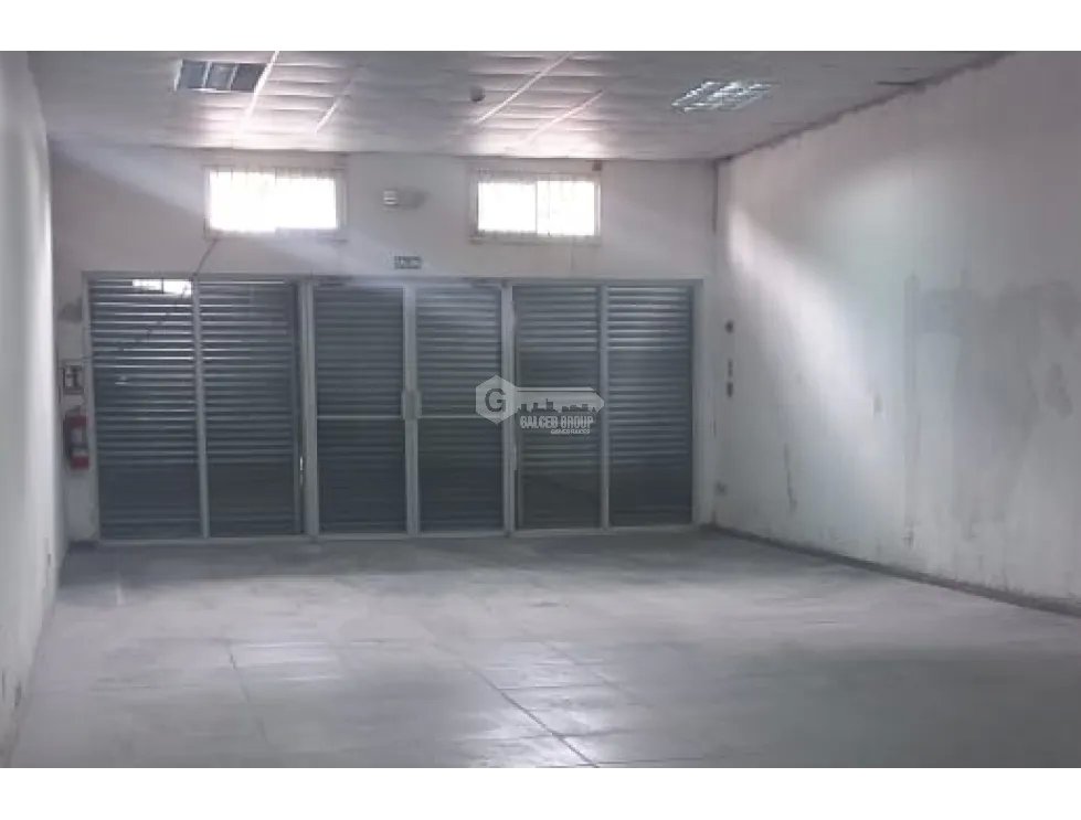 AVE LA PAZ / EL INGENIO / LOCAL CON BODEGA / 415M2 / 8 PARKING