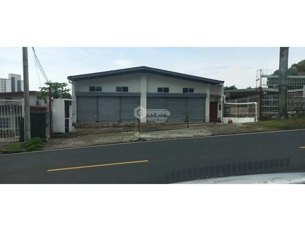 AVE LA PAZ / EL INGENIO / LOCAL CON BODEGA / 559M2 / 8 PARKING