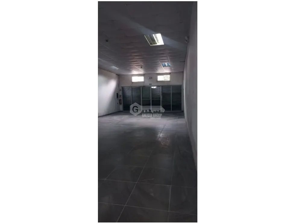 AVE LA PAZ / EL INGENIO / LOCAL CON BODEGA / 559M2 / 8 PARKING
