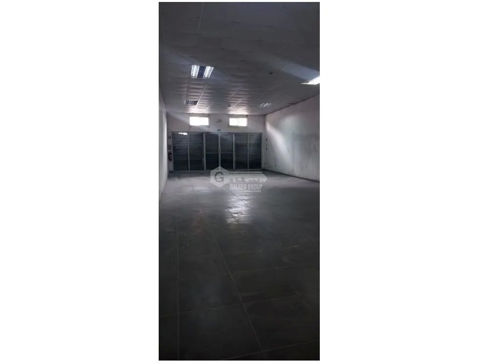 AVE LA PAZ / EL INGENIO / LOCAL CON BODEGA / 559M2 / 8 PARKING