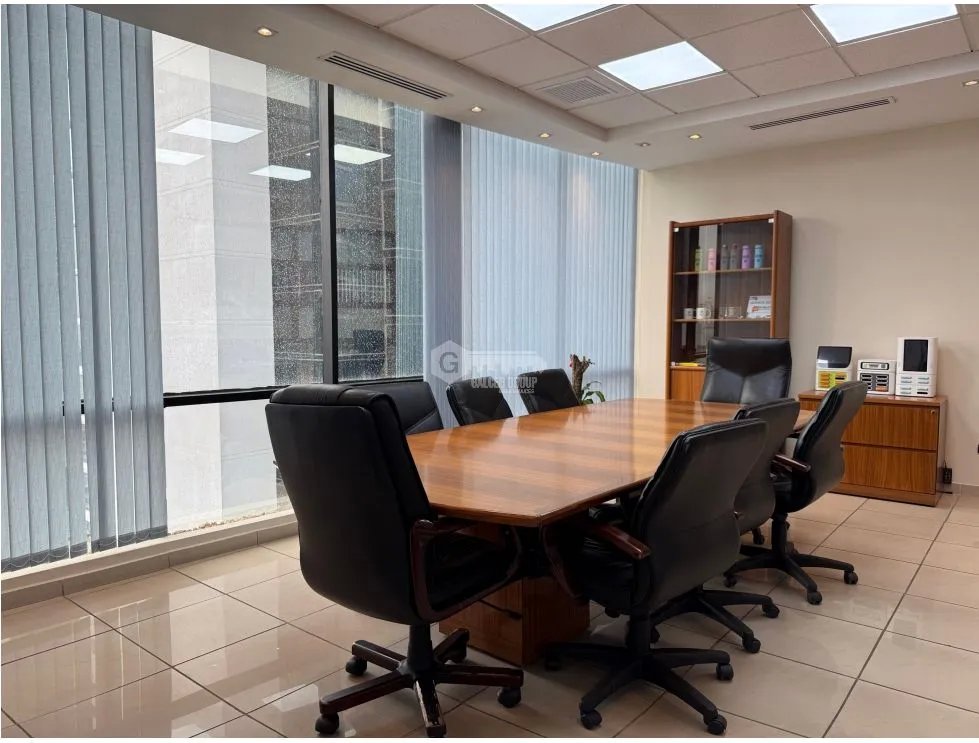 OFICINA / OBARRIO / TORRE GENERALLI / 360m2 / AMOBLADO / 9 PARKING