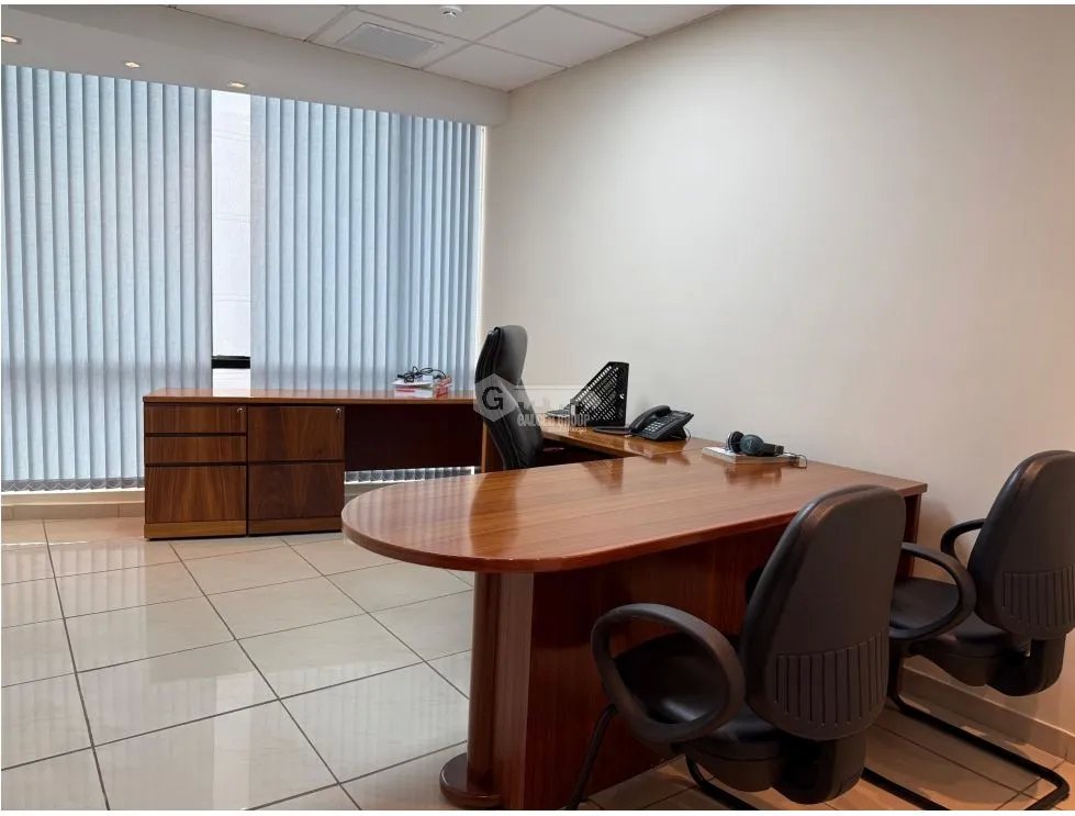 OFICINA / OBARRIO / TORRE GENERALLI / 360m2 / AMOBLADO / 9 PARKING