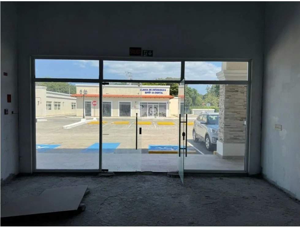 PLAZA FARALLONES / RIO HATO / 90M / LOCALES COMERCIALES JC