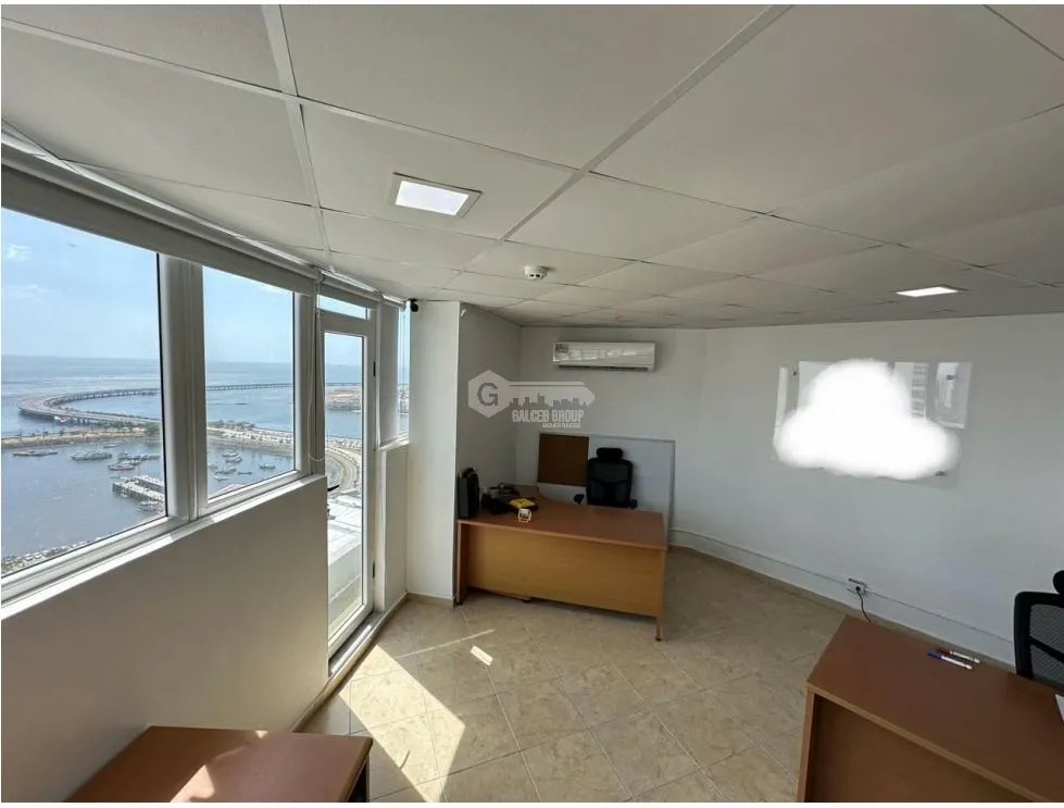 AVE BALBOA / OFICINA /  PH BAY VIEW / 52 M / PISO ALTO / BALCON