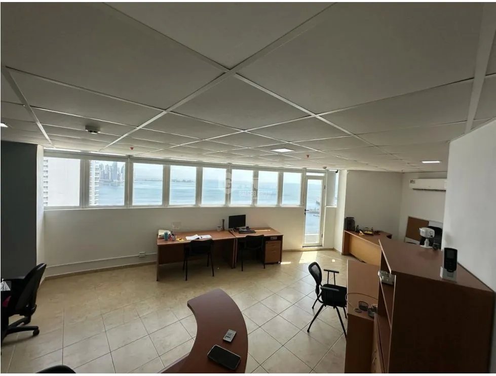 AVE BALBOA / OFICINA /  PH BAY VIEW / 52 M / PISO ALTO / BALCON