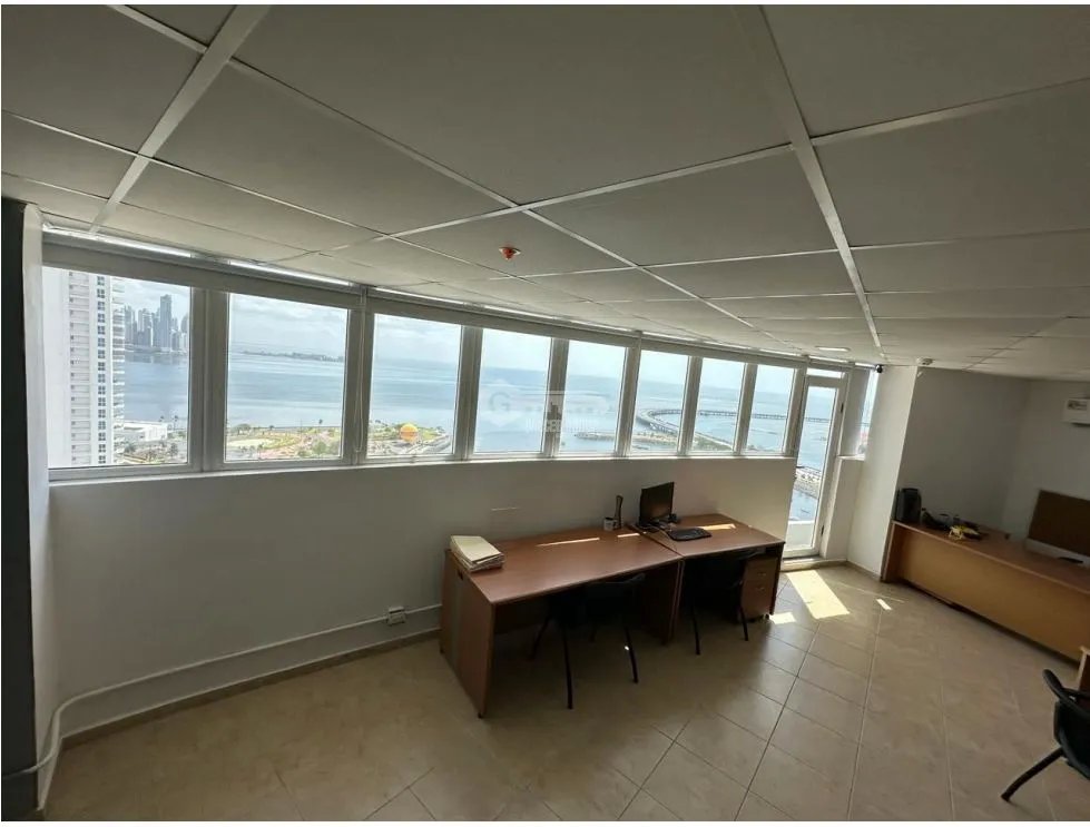 AVE BALBOA / OFICINA /  PH BAY VIEW / 52 M / PISO ALTO / BALCON