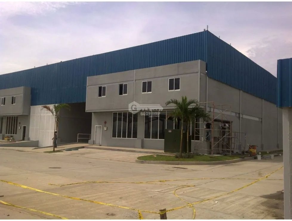 GALERA / PARQUE INDUSTRIAL / LAS AMERICAS / 1006m2 / CON ANDEN
