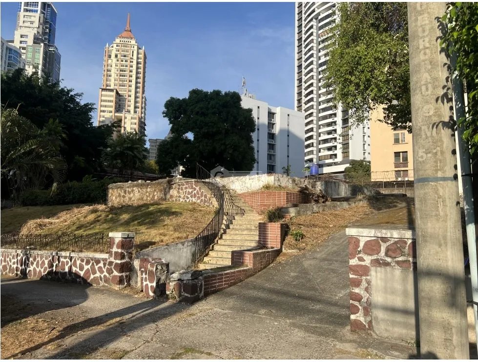 EL CANGREJO / TERRENO COMERCIAL / RM1-C2 /1421M / VIA PRINCIPAL
