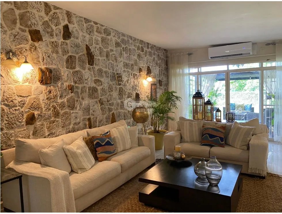 LAS CUMBRES / 325 M2  / 3 HABITACION / ANEXO / TERRAZA / DEN