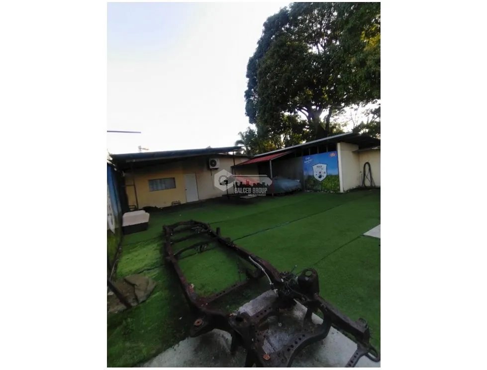PARQUE LEFEVRE / TERRENO COMERCIAL / 800 M2 / CON LOCAL