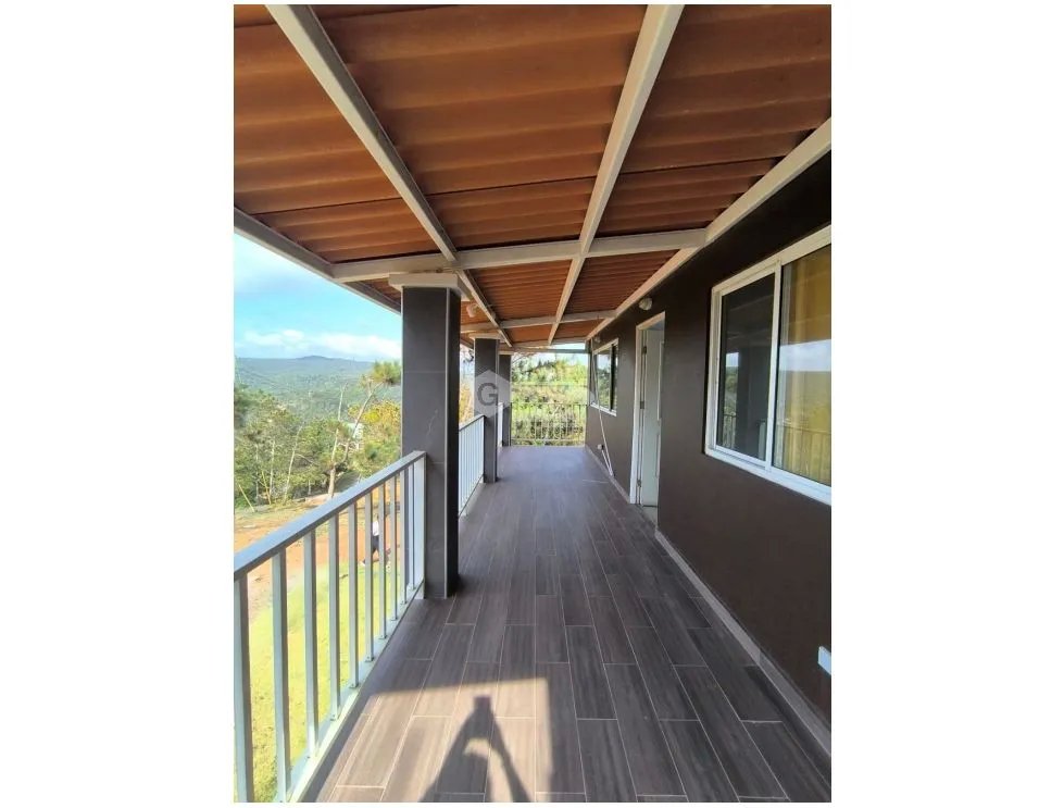 CERRO AZUL / 2000 M2 / 2 NIVELES / 4 HABITACIONES / CAMPESTRE