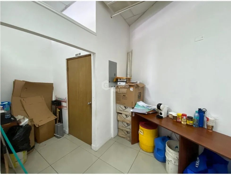 LOCAL / CENTENNIAL PLAZA / 60M / PISO 2 / FRENTE A MCDONALDS JC